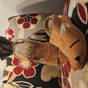 Atalina, Tan Cushioned, Women's Sandals w/ Rhinestones, Size 38, 7.5-8 U.S